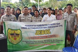 Warga Tumbang Talaken antusias sambut Program Jebol Disdukcapil Gumas