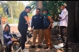 Sudin LH tindak pelaku pembakaran sampah di Pluit