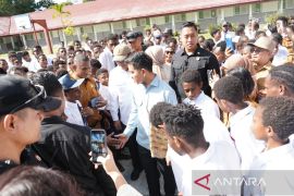 Wapres Gibran soroti penerangan minim saat tinjau Sentra Pendidikan Mimika