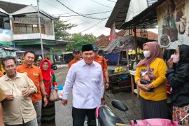 Legislator tinjau lonjakan harga minyak goreng di Pasar Krian