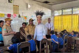 Wapres Gibran tinjau program MBG dan CKG di Kabupaten Yahukimo