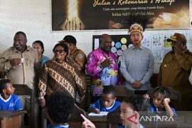 Gibran minta TNI-Polri jaga keamanan di Yahukimo demi program Presiden