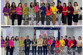 BRI Tarutung kompak berbusana batik peringati Hari Kartini