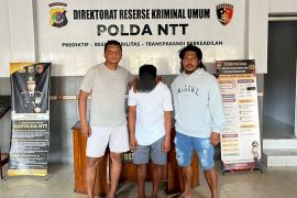 Polisi tangkap dua terduga penipu berkedok calo tiket Pelni di Kupang