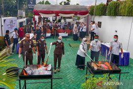 Kejari HST musnahkan barang bukti 14 perkara dari sabu hingga beras SPHP