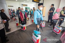 Resmi! 441 Calon Haji Indramayu Diberangkatkan dari Bandara Kertajati