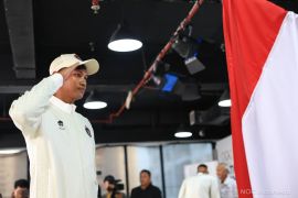 Pevoli pantai Bintang Akbar bawa bendera Indonesia di pembukaan ABG 2026