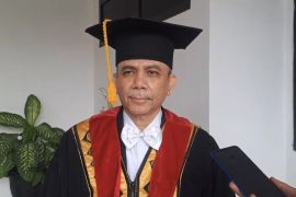 Dossy Iskandar dikukuhkan sebagai Guru Besar Ubhara Surabaya