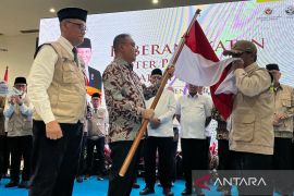 Menhaj dan Wakil Ketua DPR lepas keberangkatan jamaah Kloter 1 Banten
