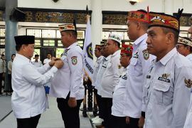 Bupati Kotim kukuhkan 17 DPK Apdesi demi perkuat kolaborasi desa