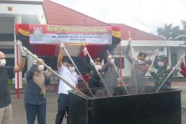 Kejari Pasaman Barat musnahkan barang bukti dari 47 perkara