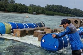 Cegah abrasi, Pemkab bangun tanggul pengaman di Pulau Panggang