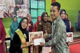 Ajak warga berkebaya, PGN Lampung sosialisasi gas bumi di Sukamenanti Baru