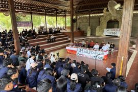 Koster jawab aspirasi mahasiswa: Penanganan sampah terus berjalan