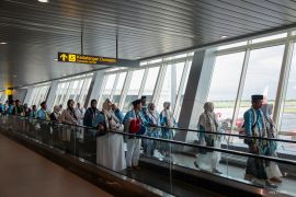 Keberangkatan jamaah calon haji kloter pertama embarkasi Surabaya