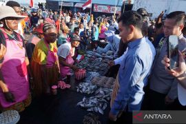 Vice President Gibran visits traditional market in Sorong