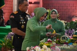 Pangdam V tegaskan peran anggota persit sebagai tiang keluarga