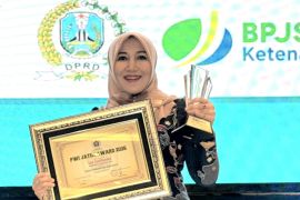 Momentum Hari Kartini, anggota DPD Lia Istifhama raih tiga penghargaan