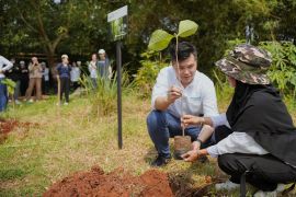1.000 pohon ditanam di Hutan Kota Eduforest Bekasi saat Hari Bumi