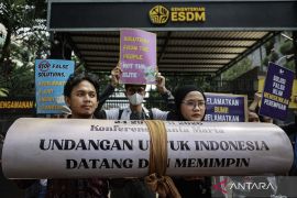 Aksi damai transisi berkeadilan dari energi fosil