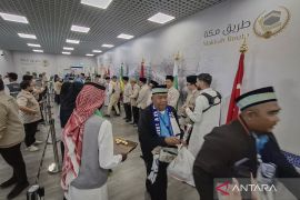 Menteri Saudi meninjau kesiapan tenda haji di Mina