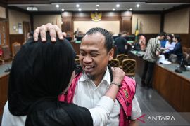 Sidang putusan kasus korupsi eks Direktur PT PIS ditunda besok