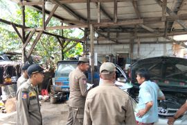 Satpol PP Tangerang beri surat peringatan pemilik bangunan liar