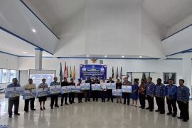 Pemprov PBD salurkan bantuan pendidikan Rp4,7 miliar kepada 472 mahasiswa