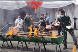 Kejari Indramayu musnahkan uang palsu dan barang bukti dari 173 kasus