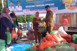 Pemkab Aceh Barat berdayakan petani lokal melalui gelaran pasar tani