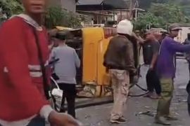 Polisi: 10 terluka dalam kecelakaan angkot ditabrak truk di Cipatat