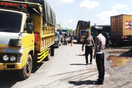 Polisi tertibkan antrean BBM di Banjarmasin cegah kecelakaan Jalan