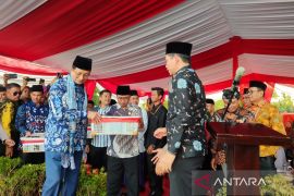 Menag lepaskan bibit ikan endemik di Danau Dendam Tak Sudah Bengkulu