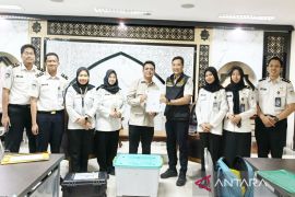 Imigrasi Banjarmasin verifikasi paspor kloter pertama 359 jamaah