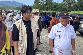 Padang Pariaman kembali perbaiki akses jalan guna pulihkan ekonomi masyarakat pascabencana