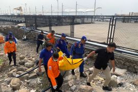 SAR gabungan temukan jasad korban yang tenggelam di Kali Ciliwung