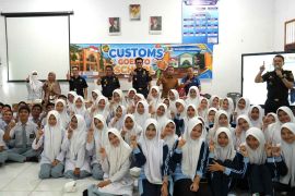 Bea Cukai Lhokseumawe edukasi pelajar bahaya barang ilegal