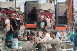 Pemkot Tanjungbali tertibkan lapak pedagang "bandel" gunakan fasilitas umum