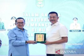Bupati Madina dan Tanah Datar jajaki kerja sama ekonomi dan pertanian