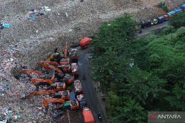 Aktivitas TPA Burangkeng Bekasi terkendala akibat krisis bahan bakar