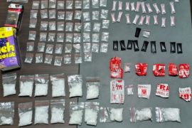 Polres Garut ciduk kurir yang membawa 125 paket sabu siap edar