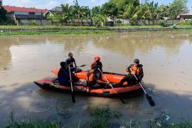 Tim SAR Lombok Tengah cari bocah hilang diduga hanyut