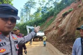 Jalur Bungbulang Garut Sempat Putus Akibat Longsor, Kini Berlaku Buka Tutup