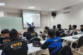 Asmo Kalbar gelar ddukasi SR bagi Komunitas Brotherhood