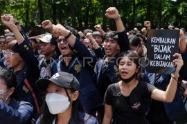 Aksi mahasiswa serukan Bali Darurat Sampah