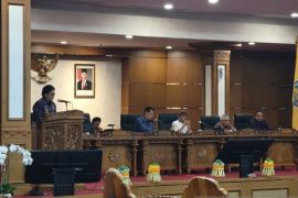 Wagub Bali jawab fraksi soal Raperda Tata Kelola Usaha Pariwisata