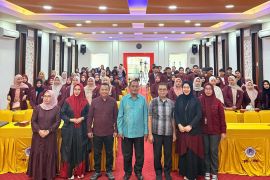 UNG Gelar Guest Lecture Bahas Ketidakpastian Ekonomi Global dan Tantangan Lingkungan