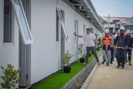 RI govt speeds up housing program for Senen rail-side community