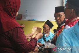 Jamaah haji NTB "serbu" tempat penukaran uang riyal