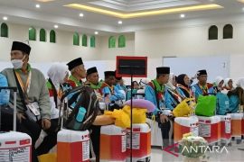 Tiga calon haji NTB kloter dari Kabupaten Bima tak laik terbang